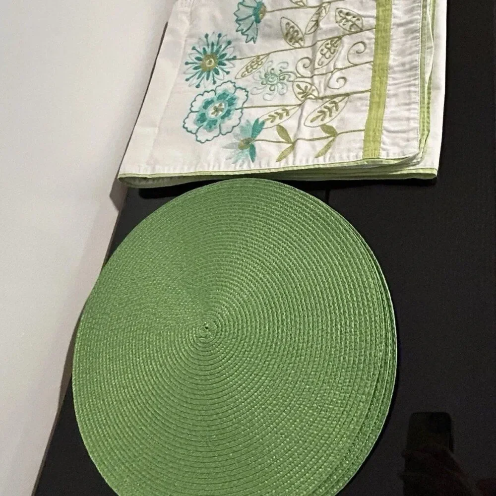Tablecloth, Runner and Placemats, Set od 8
